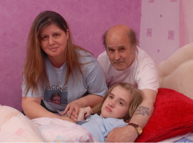 Jodie-Marchant-With_parents