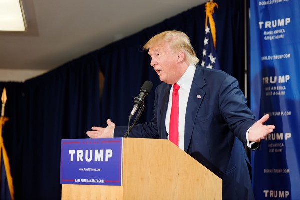 Donald_Trump_Laconia_Rally_Laconia_NH_3_by_Michael_Vadon_July_16_2015_05-e1453632251750